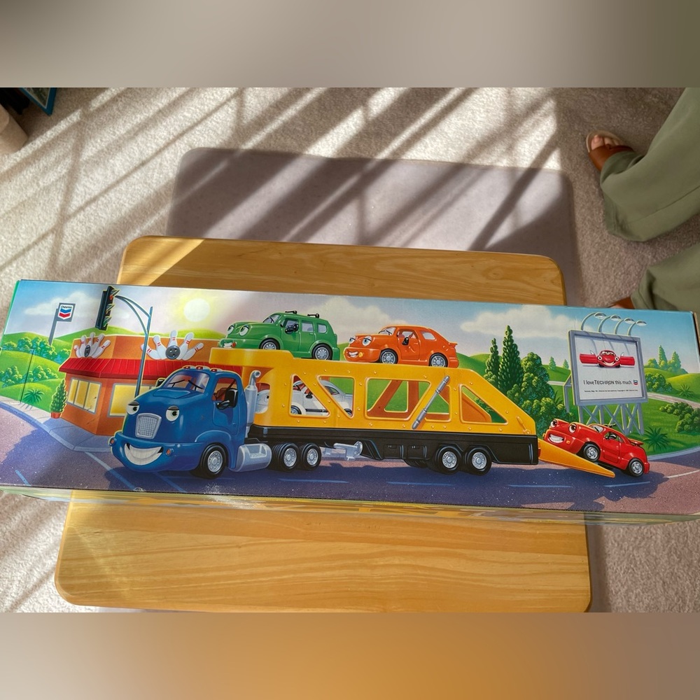 Vintage 1998 Chevron Cary Carrier Semi Truck - Picture 2 of 4